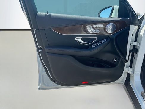 Used 2018 Mercedes-Benz GLC 300 w/ Multimedia Package image 38