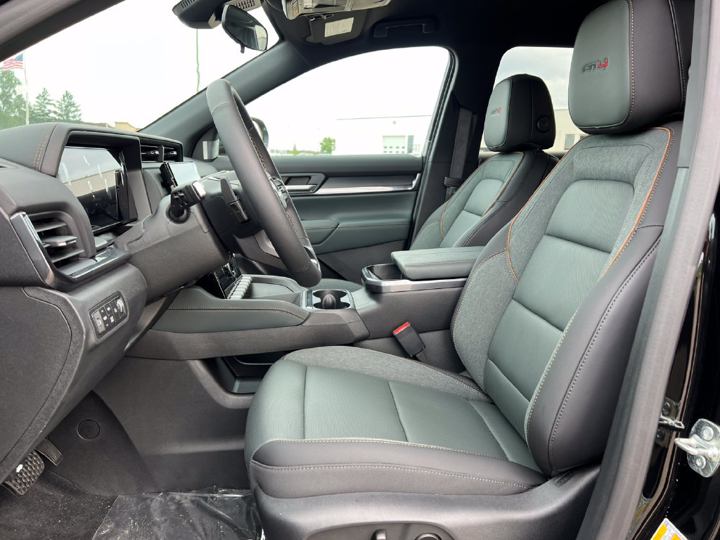 New 2027 GMC Terrain AT4 w/ Convenience Package III AWD/4WD image 4
