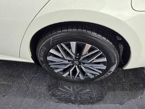 Certified 2025 Nissan Altima 2.5 SV FWD image 9