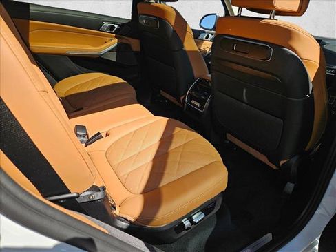 Certified 2026 BMW X7 xDrive40i image 19