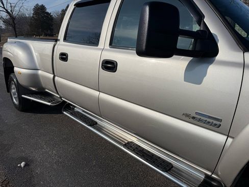 Used 2006 Chevrolet Silverado 3500 LT w/ Heavy-Duty Power Package image 10