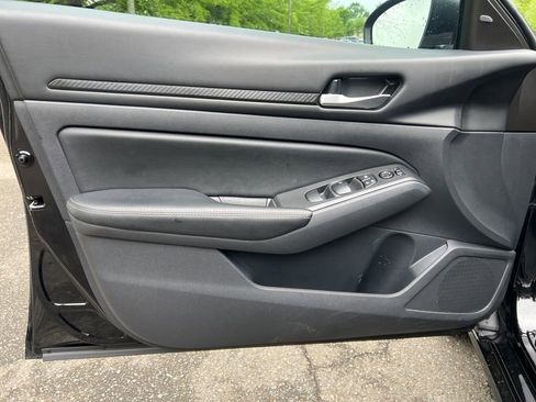 Used 2025 Nissan Altima 2.5 SV FWD image 19