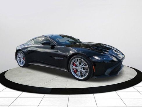Used 2021 Aston Martin V8 Vantage Coupe image 1