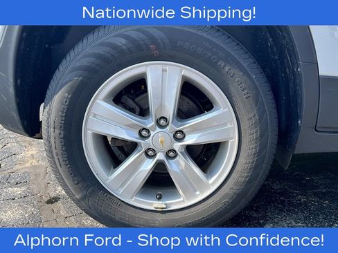 Used 2022 Chevrolet Trax LT w/ LT Convenience Package AWD/4WD image 24