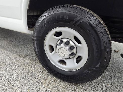 Used 2017 Chevrolet Express 2500 Extended image 23