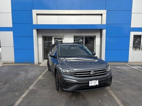 Used 2022 Volkswagen Tiguan S image 2