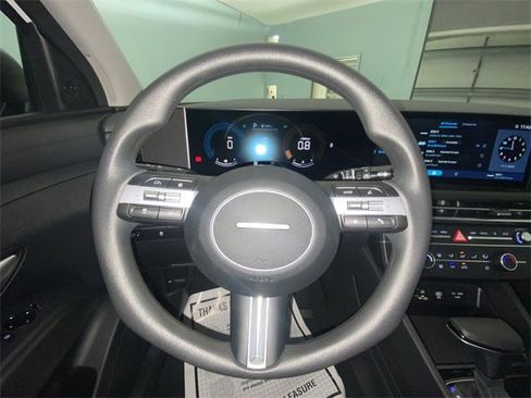 Used 2025 Hyundai Tucson SE image 14