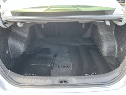 Used 2024 Nissan Altima 2.5 SV FWD image 24