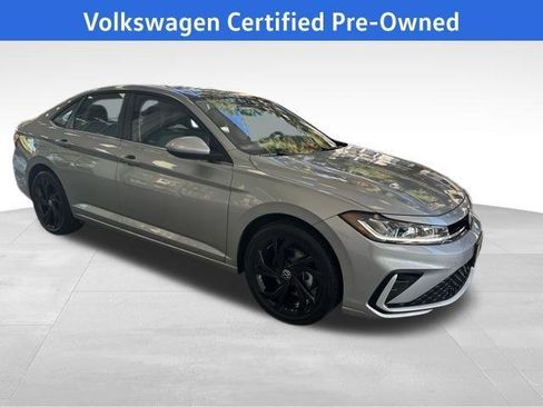 Used 2025 Volkswagen Jetta SE w/ Sunroof Package FWD image 11