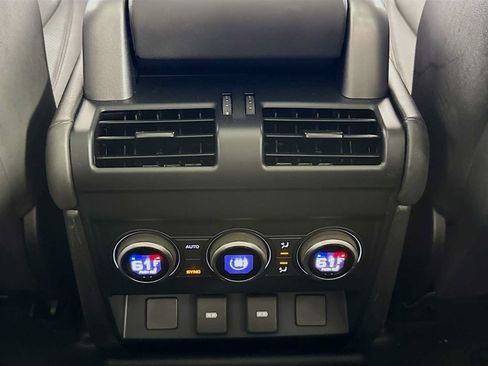 Used 2023 Land Rover Defender 90 V8 AWD/4WD image 23