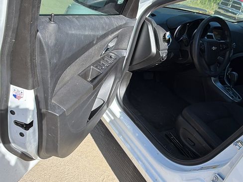 Used 2016 Chevrolet Cruze LT FWD image 14