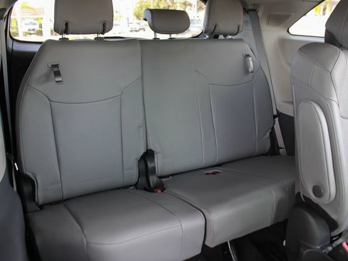 Used 2024 Toyota Sienna Limited FWD image 28