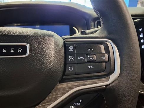 Used 2022 Jeep Wagoneer Series III w/ Flexible Seating Group AWD/4WD image 21