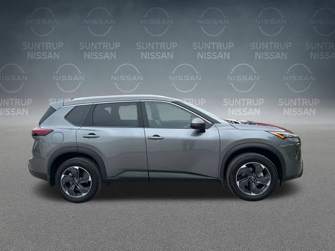 Used 2025 Nissan Rogue SV w/ SV Premium Package FWD image 40
