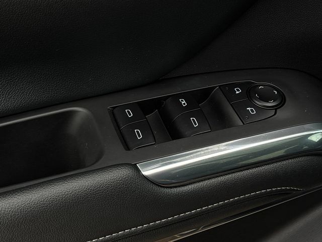 Used 2025 Chevrolet Traverse LT w/ Sun and Wheel Package FWD image 13