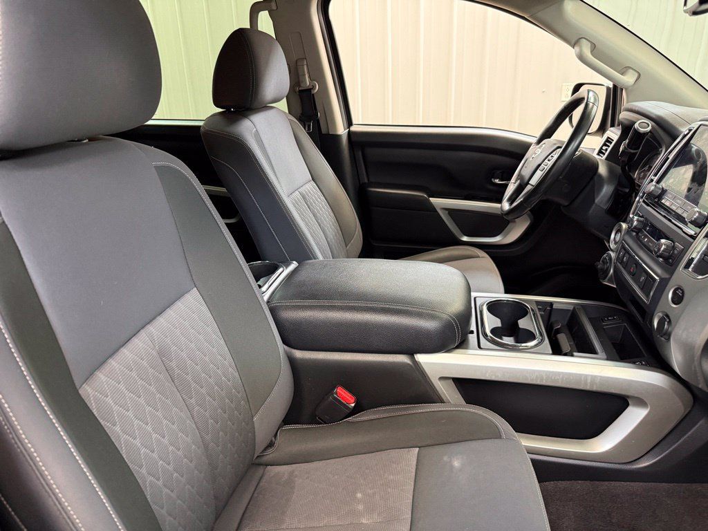 Used 2021 Nissan Titan SV w/ SV Convenience Package AWD/4WD image 32