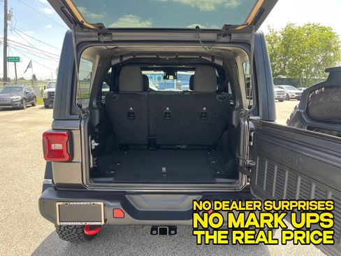 Used 2025 Jeep Wrangler Unlimited Rubicon AWD/4WD image 5