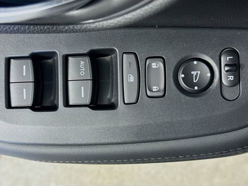 New 2026 Honda HR-V LX image 18