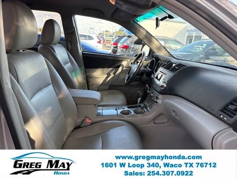 Used 2012 Toyota Highlander FWD w/ Tech Pkg image 33