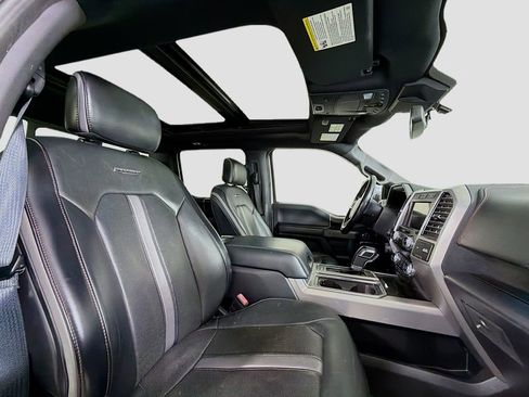 Used 2019 Ford F150 Platinum w/ Equipment Group 701A Luxury image 31