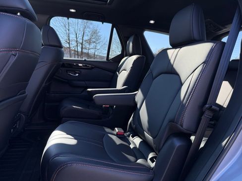 Used 2025 Honda Pilot TrailSport image 35