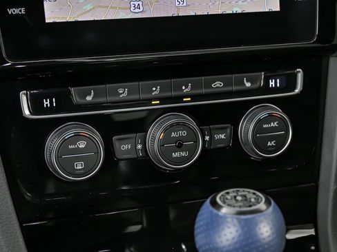 Used 2019 Volkswagen Golf 4-Door image 29