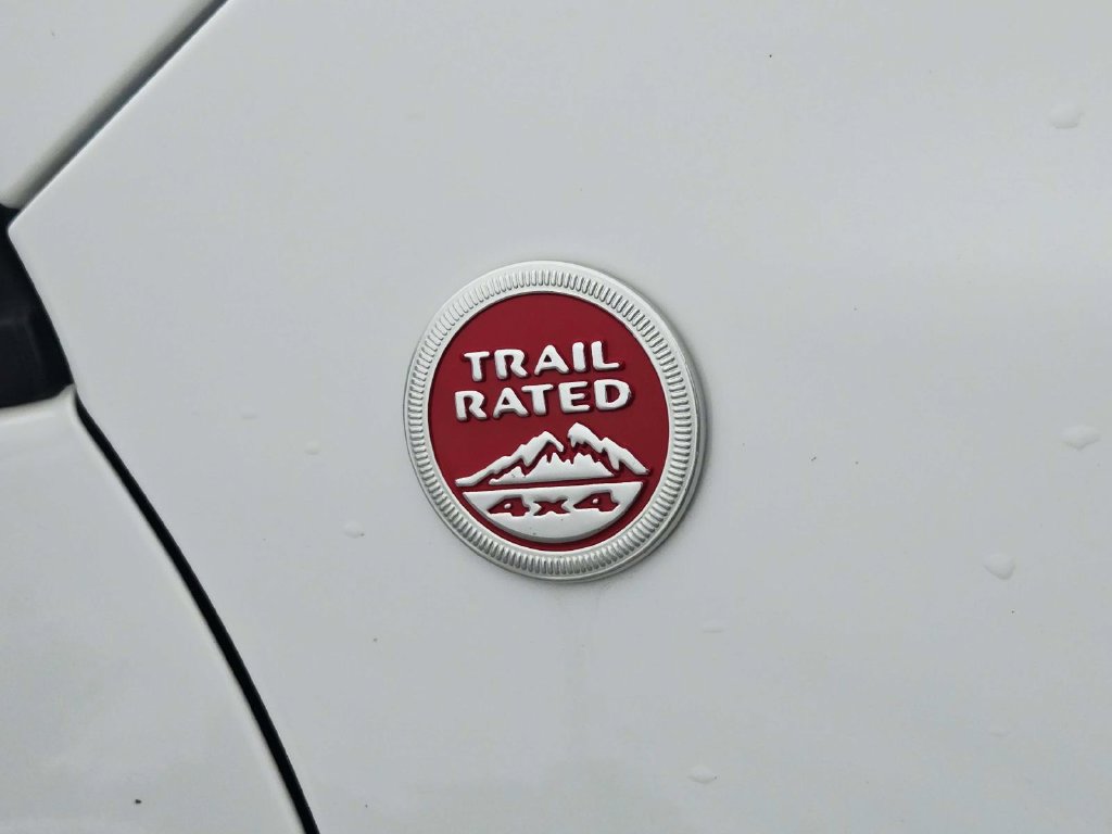 Used 2022 Jeep Cherokee Trailhawk AWD/4WD image 16