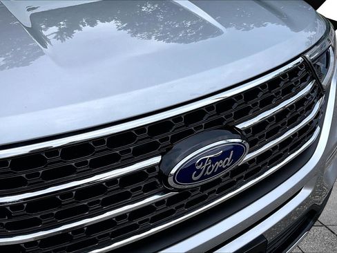 Certified 2023 Ford Explorer XLT w/ Equipment Group 202A AWD/4WD image 29