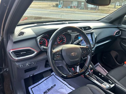 Used 2021 Chevrolet TrailBlazer RS w/ Sun and Liftgate Package image 12