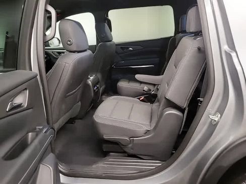 Used 2025 Chevrolet Traverse LT w/ Midnight/Sport Edition image 5