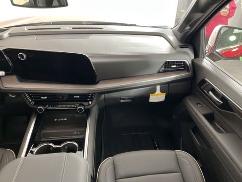 New 2026 Chevrolet Tahoe Premier w/ Sun And Tow Package AWD/4WD image 16