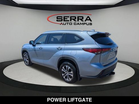 Used 2021 Toyota Highlander XLE AWD/4WD image 10