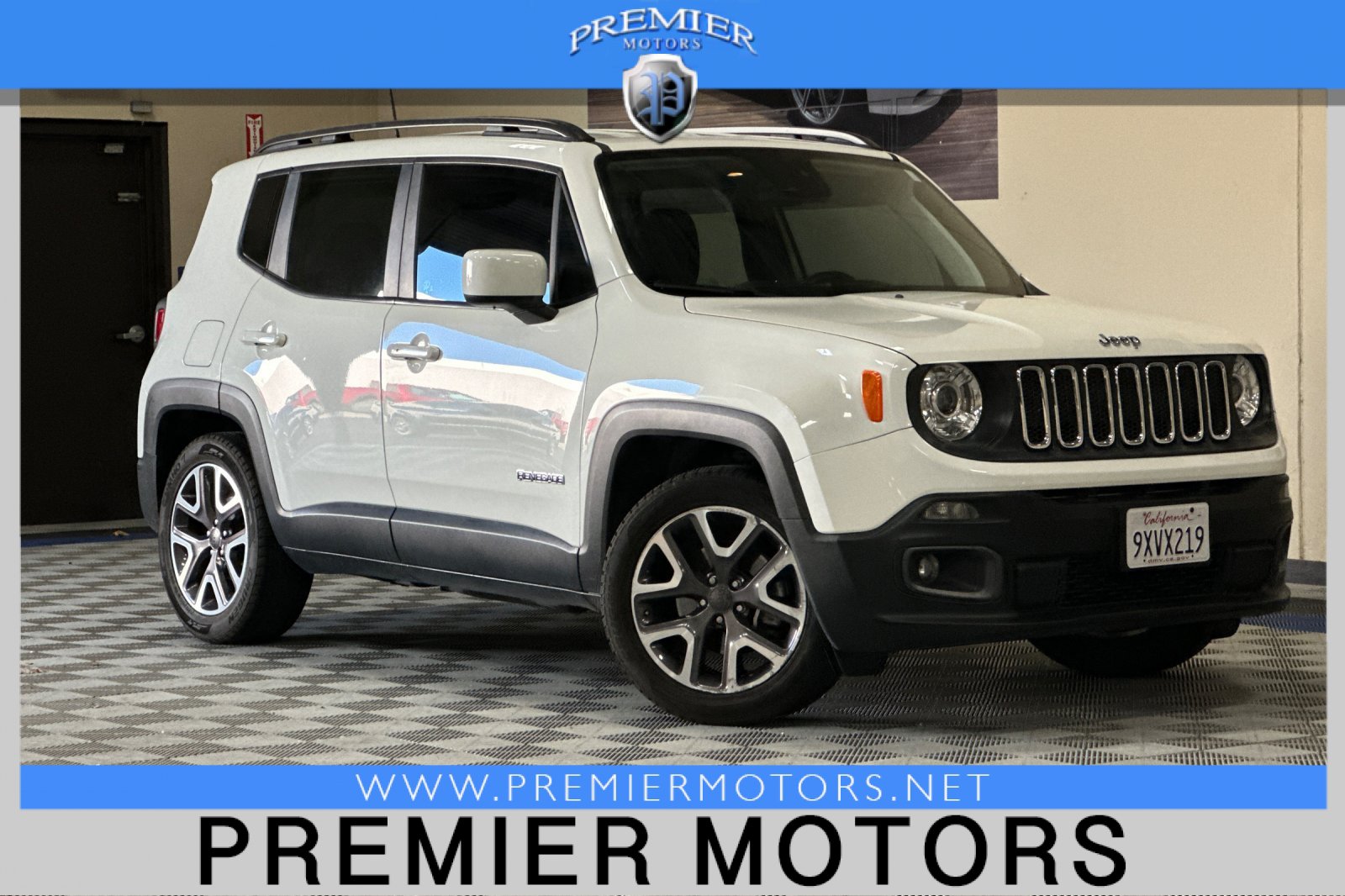 Used 2018 Jeep Renegade Latitude FWD image 1