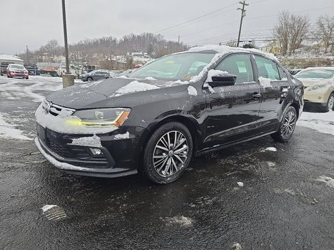 Used 2018 Volkswagen Jetta Wolfsburg Edition image 9