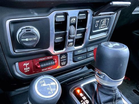 Certified 2025 Jeep Wrangler Unlimited Rubicon w/ Convenience Group image 12