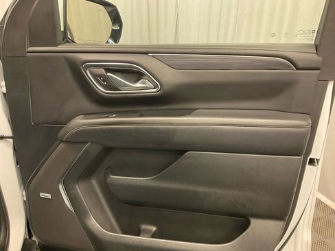 Used 2024 GMC Yukon XL SLT image 30