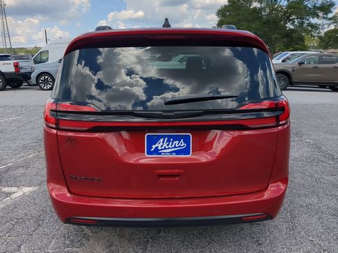 New 2025 Chrysler Pacifica Select w/ Fav Edition Package image 4