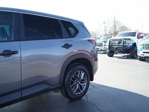 Used 2025 Nissan Rogue S image 14