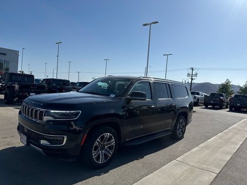 Used 2024 Jeep Wagoneer L Series II RWD image 4