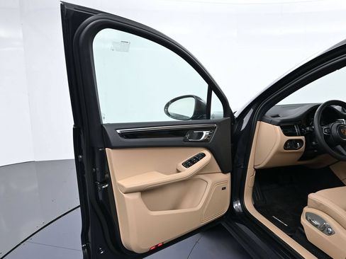 Used 2026 Porsche Macan AWD/4WD image 16