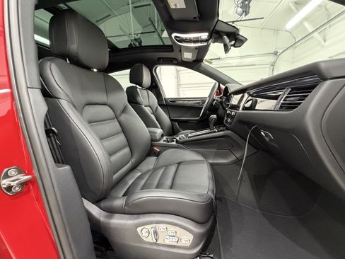 New 2026 Porsche Macan image 23