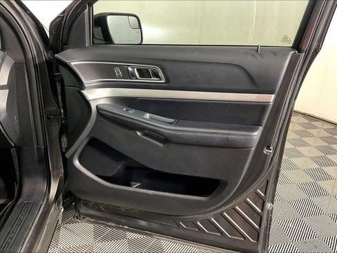 Used 2016 Ford Explorer XLT w/ Equipment Group 202A FWD image 19