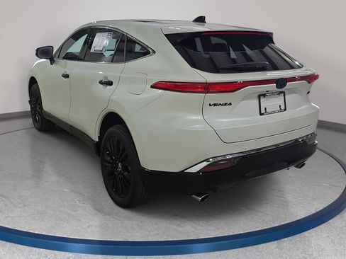 Used 2023 Toyota Venza Nightshade AWD/4WD image 8