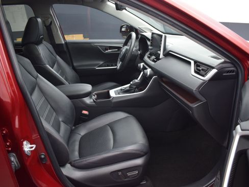 Used 2022 Toyota RAV4 Limited AWD/4WD image 10