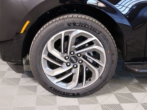 New 2026 Lincoln Navigator Premiere AWD/4WD image 18