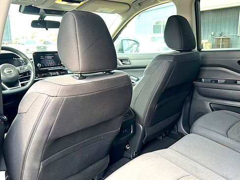 Used 2025 Nissan Pathfinder SV FWD image 17
