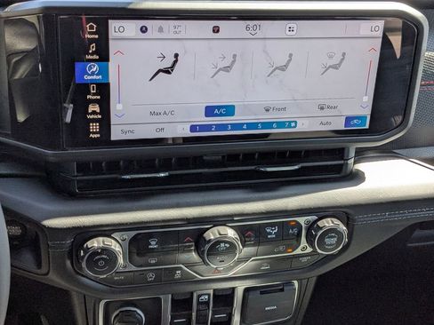 Used 2025 Jeep Gladiator Rubicon image 19