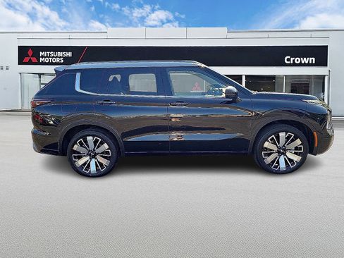 New 2025 Mitsubishi Outlander AWD image 3