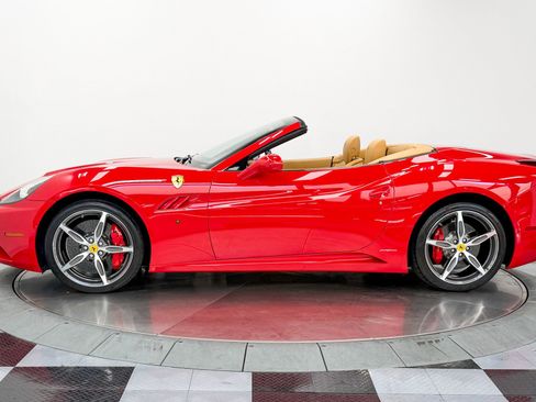 Used 2014 Ferrari California RWD image 6
