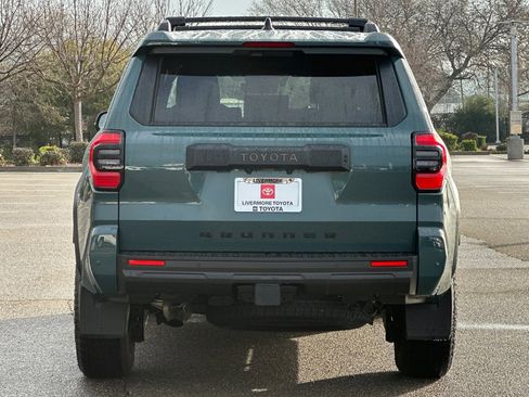 Used 2025 Toyota 4Runner TRD Off-Road Premium image 5